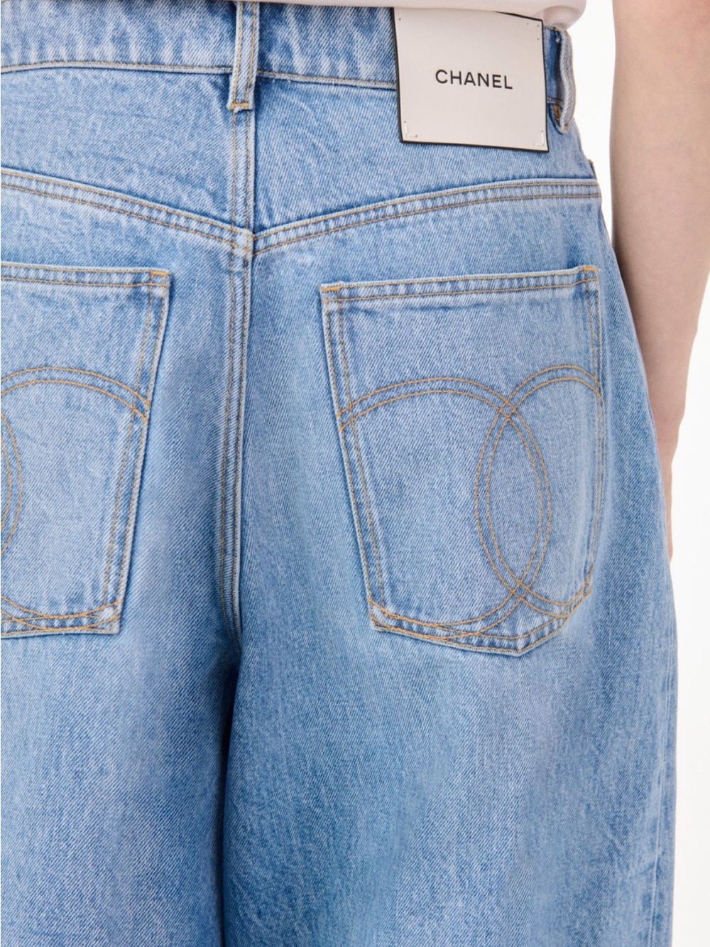 CHANEL Light Blue Straight-Leg Denim Jeans with Signature Back Pocket Stitching - Picture 2 of 6
